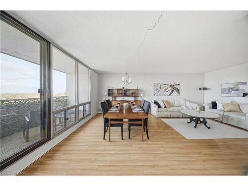 602-2055 Upper Middle Road, Burlington, ON - Indoor