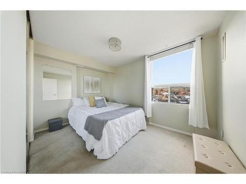602-2055 Upper Middle Road, Burlington, ON - Indoor Photo Showing Bedroom
