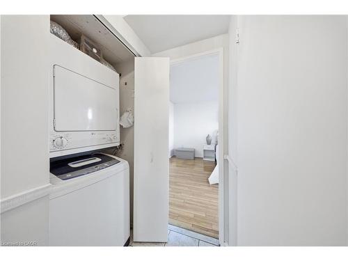 602-2055 Upper Middle Road, Burlington, ON - Indoor Photo Showing Laundry Room