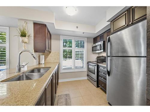121-3070 Rotary Way, Burlington, ON - Indoor Photo Showing Kitchen With Stainless Steel Kitchen With Double Sink With Upgraded Kitchen