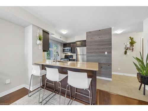 121-3070 Rotary Way, Burlington, ON - Indoor Photo Showing Other Room