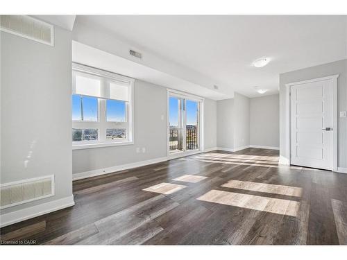 B16-1331 Countrystone Drive, Kitchener, ON - Indoor Photo Showing Other Room