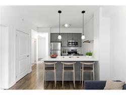 709-81 Robinson Street  Hamilton, ON L8P 0C2