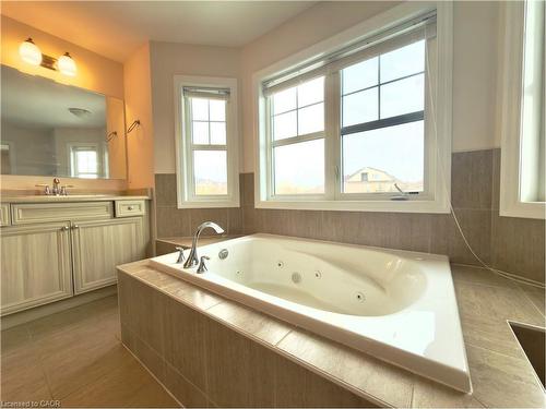 3147 Carding Mill Trail, Oakville, ON - Indoor Photo Showing Bathroom