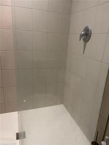 1B-155 Thomas Slee Drive, Kitchener, ON - Indoor Photo Showing Bathroom