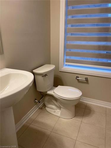 1B-155 Thomas Slee Drive, Kitchener, ON - Indoor Photo Showing Bathroom
