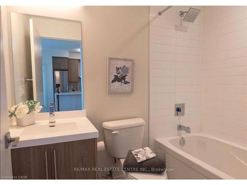 2005-2087 Fairview Street, Burlington, ON - Indoor Photo Showing Bathroom