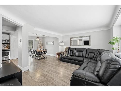 189 East 43Rd Street, Hamilton, ON - Indoor Photo Showing Living Room