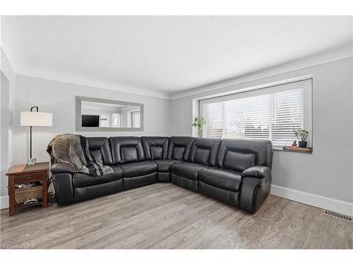189 East 43Rd Street, Hamilton, ON - Indoor Photo Showing Living Room