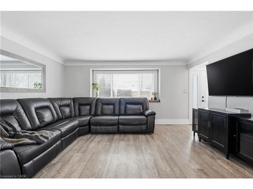 189 East 43Rd Street, Hamilton, ON - Indoor Photo Showing Living Room