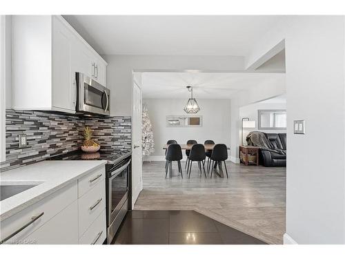 189 East 43Rd Street, Hamilton, ON - Indoor Photo Showing Kitchen With Upgraded Kitchen