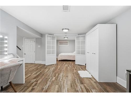 189 East 43Rd Street, Hamilton, ON - Indoor Photo Showing Bedroom
