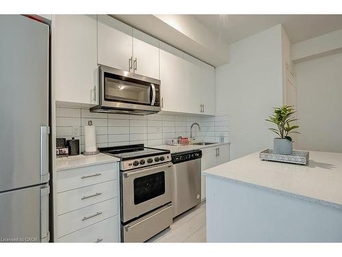 415-509 Dundas Street W, Oakville, ON - Indoor Photo Showing Kitchen With Stainless Steel Kitchen With Upgraded Kitchen