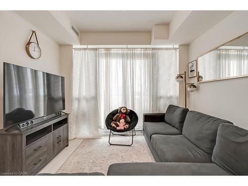 415-509 Dundas Street W, Oakville, ON - Indoor Photo Showing Living Room