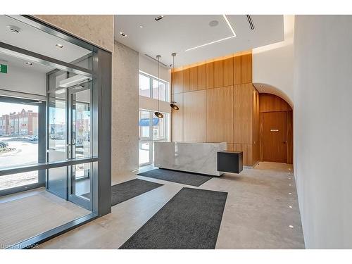 415-509 Dundas Street W, Oakville, ON - Indoor Photo Showing Other Room