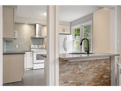 69 Hillview Road, St. Catharines, ON - Indoor Photo Showing Kitchen