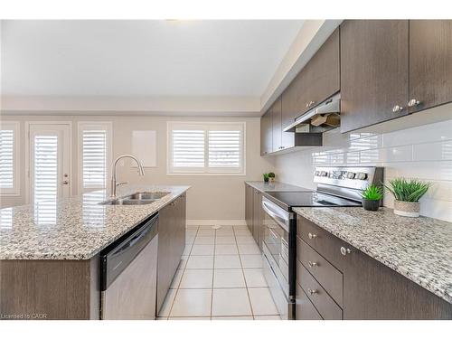 514 Goldenrod Lane, Kitchener, ON - Indoor Photo Showing Kitchen With Double Sink With Upgraded Kitchen