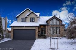 391 Strawberry Crescent  Waterloo, ON N2K 3J4