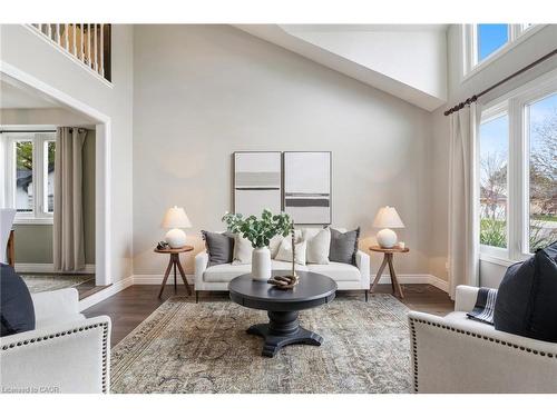 391 Strawberry Crescent, Waterloo, ON - Indoor Photo Showing Living Room