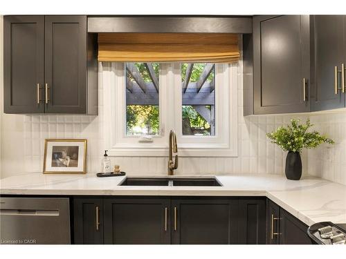 391 Strawberry Crescent, Waterloo, ON - Indoor Photo Showing Kitchen With Double Sink