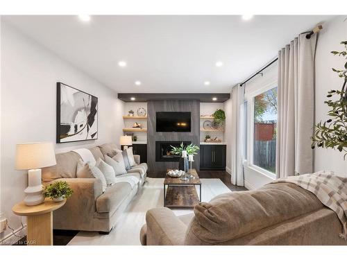 391 Strawberry Crescent, Waterloo, ON - Indoor Photo Showing Living Room With Fireplace