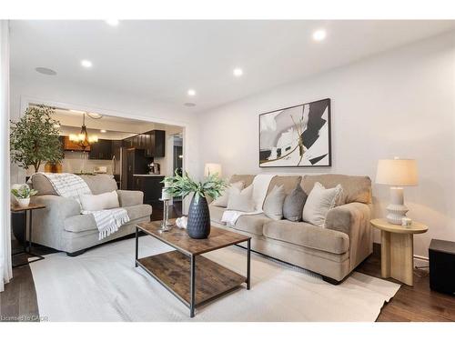 391 Strawberry Crescent, Waterloo, ON - Indoor Photo Showing Living Room