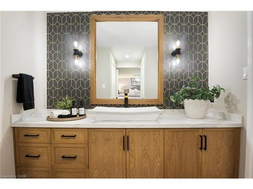 391 Strawberry Crescent, Waterloo, ON - Indoor Photo Showing Bathroom