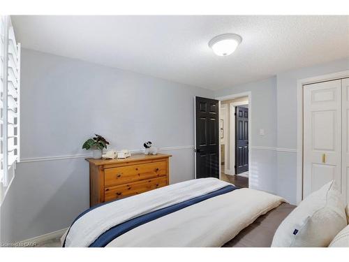 391 Strawberry Crescent, Waterloo, ON - Indoor Photo Showing Bedroom