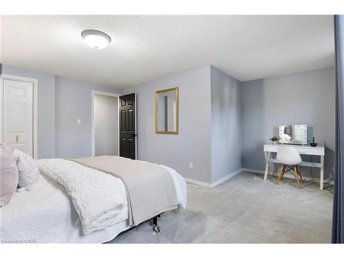 391 Strawberry Crescent, Waterloo, ON - Indoor Photo Showing Bedroom