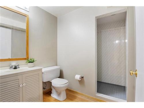 391 Strawberry Crescent, Waterloo, ON - Indoor Photo Showing Bathroom