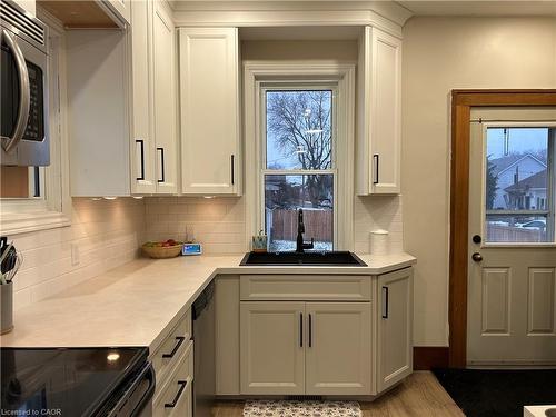 49 Woodhouse Street, Simcoe, ON - Indoor Photo Showing Kitchen