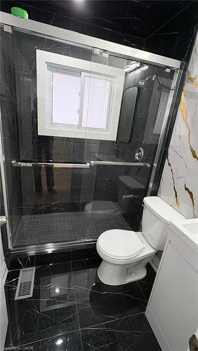 25 Munroe Street, Kitchener, ON - Indoor Photo Showing Bathroom