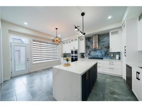 3444 Mosley Gate, Oakville, ON - Indoor Photo Showing Kitchen With Upgraded Kitchen