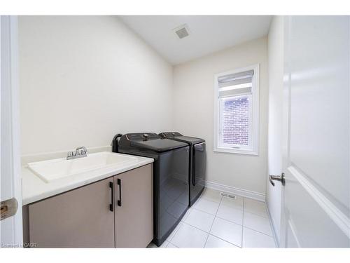 3444 Mosley Gate, Oakville, ON - Indoor Photo Showing Laundry Room