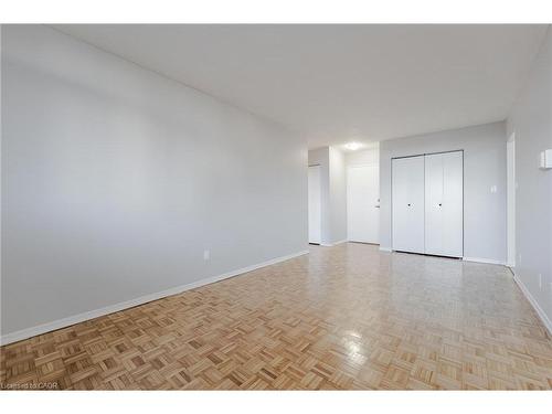 406-770 Hager Avenue, Burlington, ON - Indoor Photo Showing Other Room