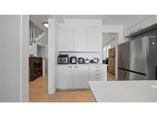 93 Gillespie Drive, Brantford, ON - Indoor Photo Showing Kitchen