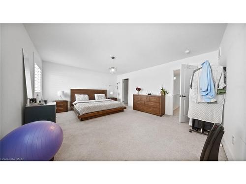 93 Gillespie Drive, Brantford, ON - Indoor Photo Showing Bedroom