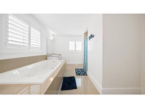 93 Gillespie Drive, Brantford, ON - Indoor Photo Showing Bathroom