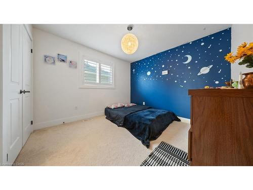 93 Gillespie Drive, Brantford, ON - Indoor Photo Showing Bedroom