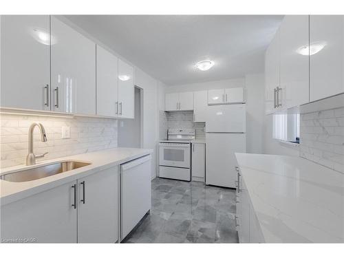 601-770 Hager Avenue, Burlington, ON - Indoor Photo Showing Kitchen