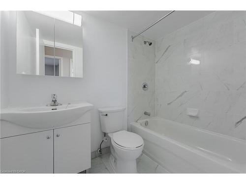 601-770 Hager Avenue, Burlington, ON - Indoor Photo Showing Bathroom