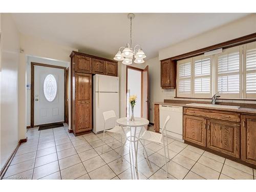 150 Howard Avenue, Hamilton, ON - Indoor Photo Showing Kitchen
