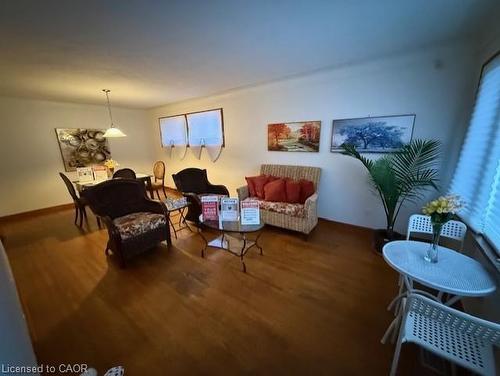 150 Howard Avenue, Hamilton, ON - Indoor Photo Showing Living Room