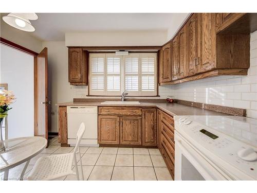 150 Howard Avenue, Hamilton, ON - Indoor Photo Showing Kitchen
