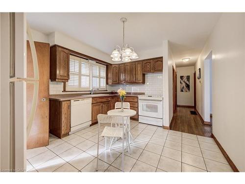 150 Howard Avenue, Hamilton, ON - Indoor Photo Showing Kitchen