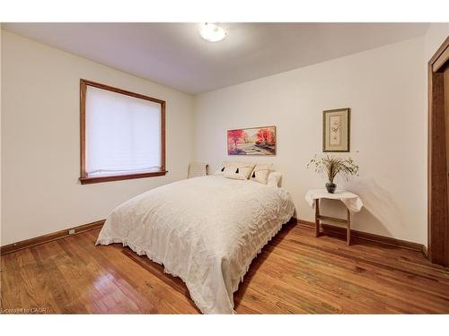 150 Howard Avenue, Hamilton, ON - Indoor Photo Showing Bedroom