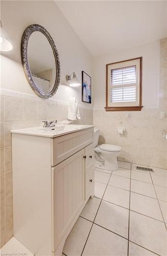 150 Howard Avenue, Hamilton, ON - Indoor Photo Showing Bathroom