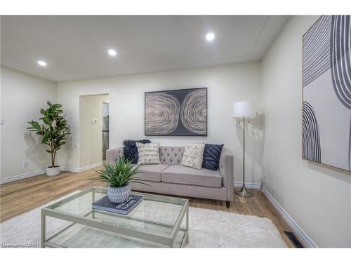 248 Cyrus Street, Cambridge, ON - Indoor Photo Showing Living Room