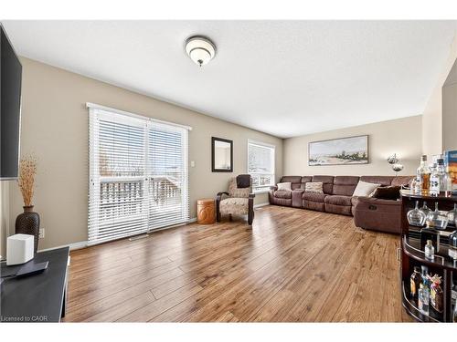 775 Karlsfeld Road, Waterloo, ON - Indoor Photo Showing Living Room