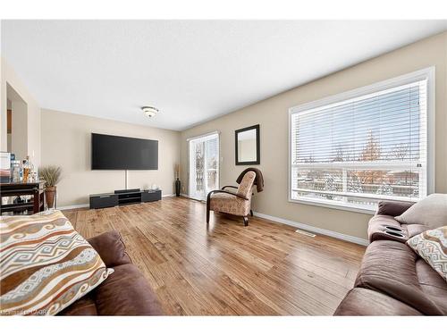 775 Karlsfeld Road, Waterloo, ON - Indoor Photo Showing Living Room